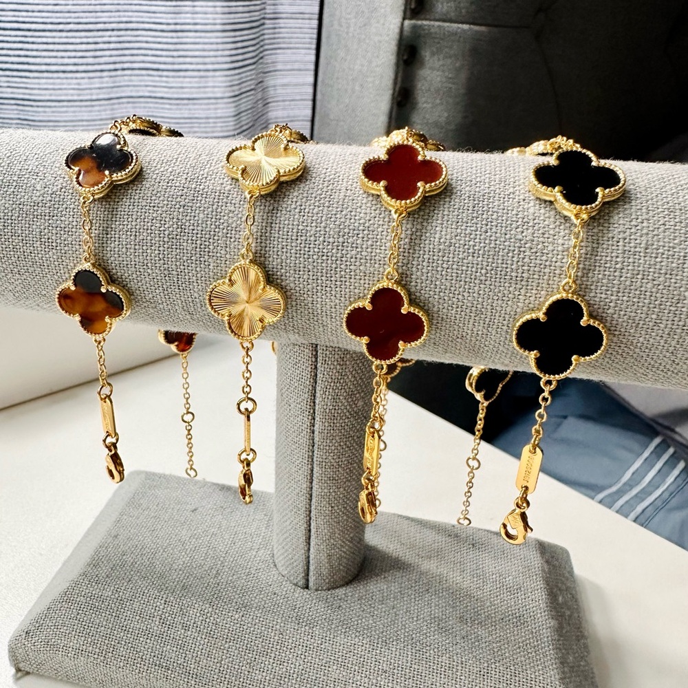 Clover Bracelets in Tiger eye, gold, red and black.